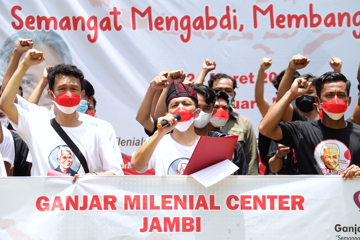Renokiwi1's tweet photo. Hujan badai sekalipun aku akan terus dukung Ayah ganjar pranowo bersama Milenial Ganjar Jambi #ganjarmilenialcenter https://t.co/XwU7AyR2ww