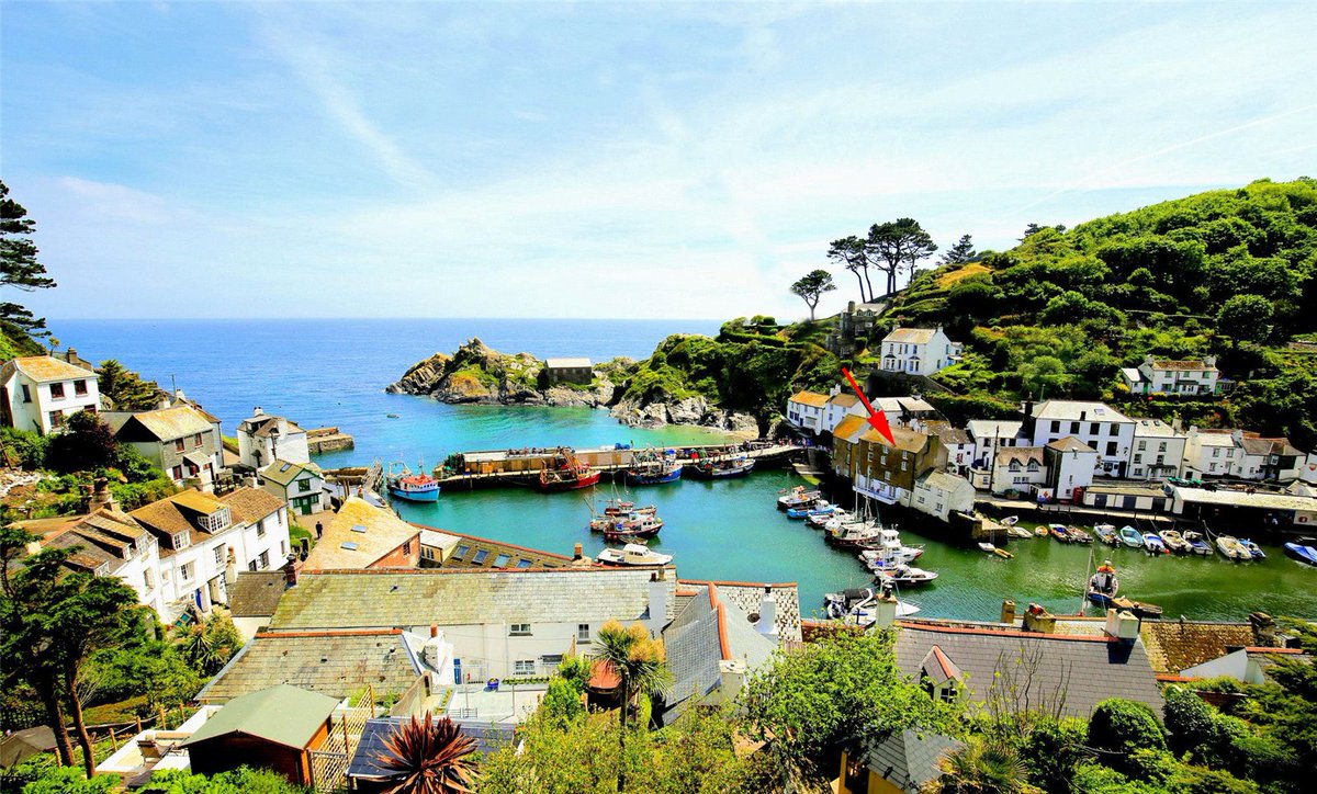 What a location!

Close to #Looe, the port of #Polperro #Cornwall is awash with #charmingcottages.

On the harbour wall, Mariners, Quay Road, is a #GradeIIlisted 2 bedroom #seasidecottage with garage available and #fabulousviews. OIEO £450,000.

jackson-stops.co.uk/properties/147…