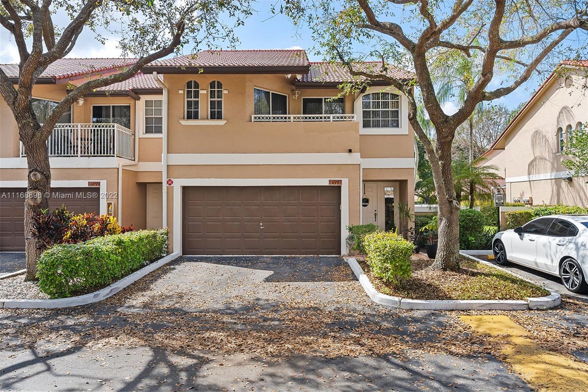 RonCentrone's tweet photo. Give your life a fresh boost with a home upgrade. Is this the one?  #homesforsale  https://t.co/Qq74doTFZa https://t.co/NvScOH3bwU