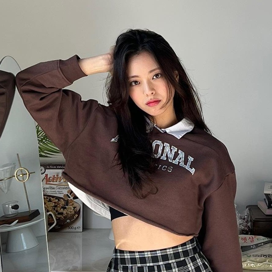 kissarey's tweet photo. SHIN YUNA BE HITTING DIFFERENTLY LATELY AFTER THIS ITZY x ADIDAS AND H&amp;M https://t.co/aU4SJ88JWG
