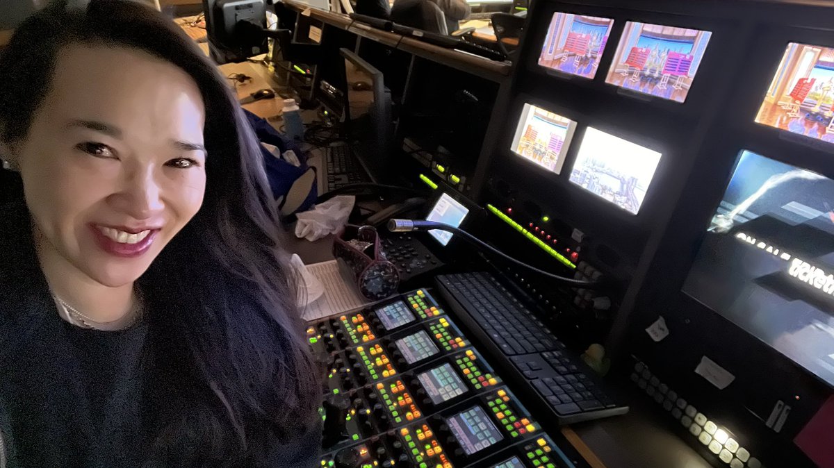 KaLaiWong's tweet photo. Yesterday, I got a cinnamon raisin bagel breakfast box, but inside was a wheat bagel. Today, they gave me the correct one, but I really want something else. Have an amazing Thursday! #happythursday #workingmom #momming #techmom #womeninstem #womenengineers #tvlife #craftyproblems https://t.co/wabvmumcZY