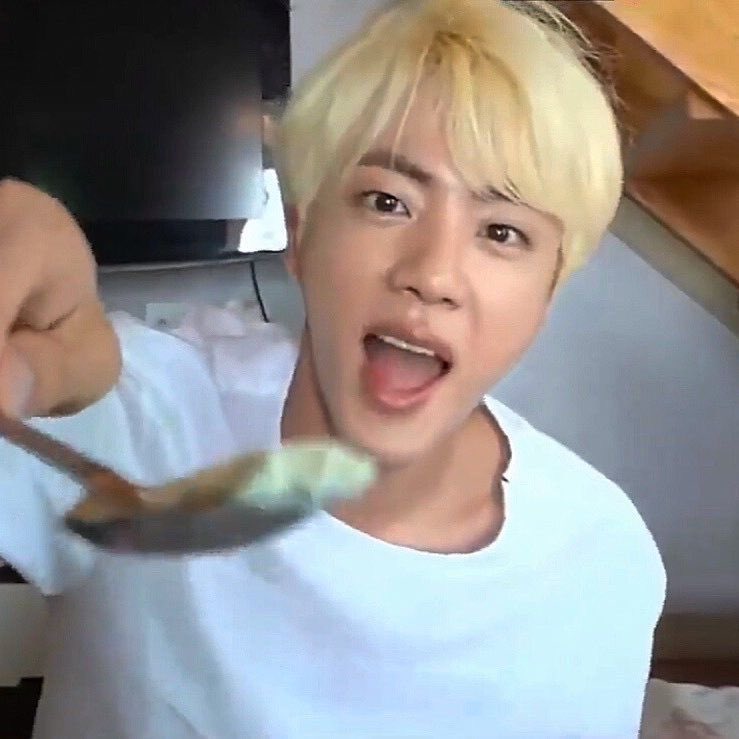 Gumaira8's tweet image. Happy Army Selca Day 💜
To many more EATJIN with my bias #JIN 🐹

#SASD 
#SArmyselcaday 
#SArmy 
#bts_bighit
#BTS_twt