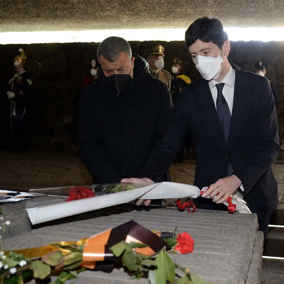 robersperanza's tweet photo. 24 Marzo 1944. L'eccidio delle Fosse Ardeatine. 335 civili vittime dell'odio nazista.
Oggi più che mai ricordiamo il valore della democrazia e della pace. https://t.co/tzdZu50Zk2