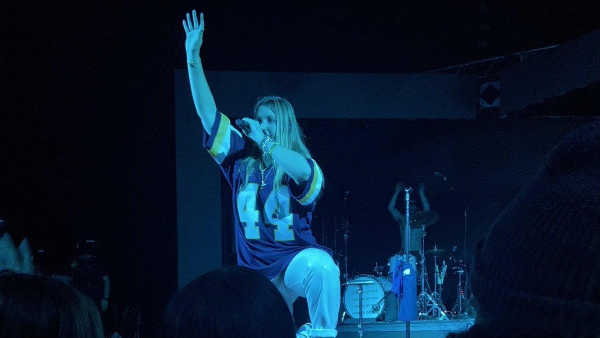kcaffrey2's tweet photo. absolutely magic last night @chelseacutler thank you for being the most real human and creating music that speaks to so many people. I am speechless, you are incredible @chelseacutler https://t.co/2Y6Z5OKpeh