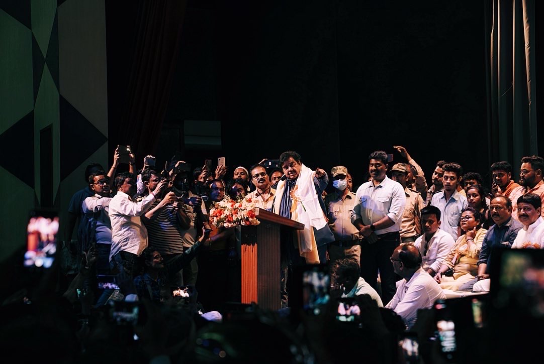 ShatruganSinha's tweet photo. Taken during my meeting at Ravindra Bhavan. The tremendous love and affection shown by everyone is appreciated and reciprocated. https://t.co/FZ2QInDbWa