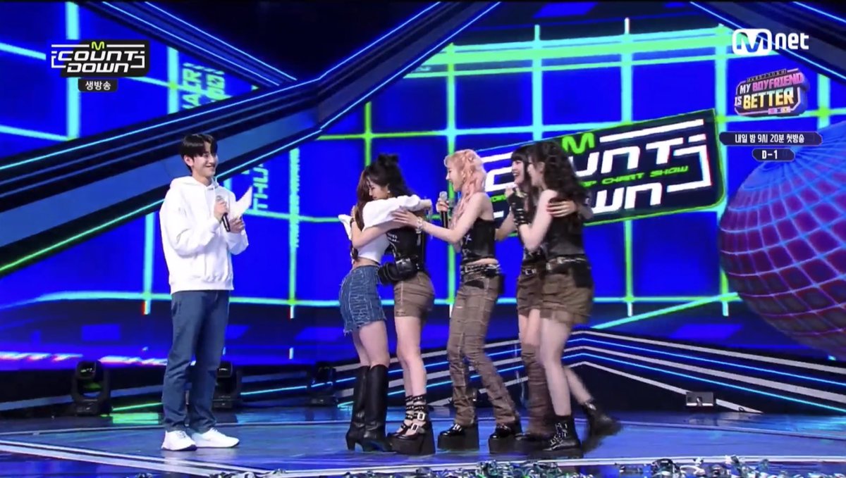 ptgluver's tweet photo. after waiting a year long and for the first time, we finally witnessed gidle winning 1st place with miyeon as the music show mc!!🎉 i’m so happy for the girls😭 huge congratulations queens as well as for achieving RAK, PAK and CAK!!!❤️💜✨
#GIDLE31stWin #TOMBOY3rdWin https://t.co/KW9rDThgj6