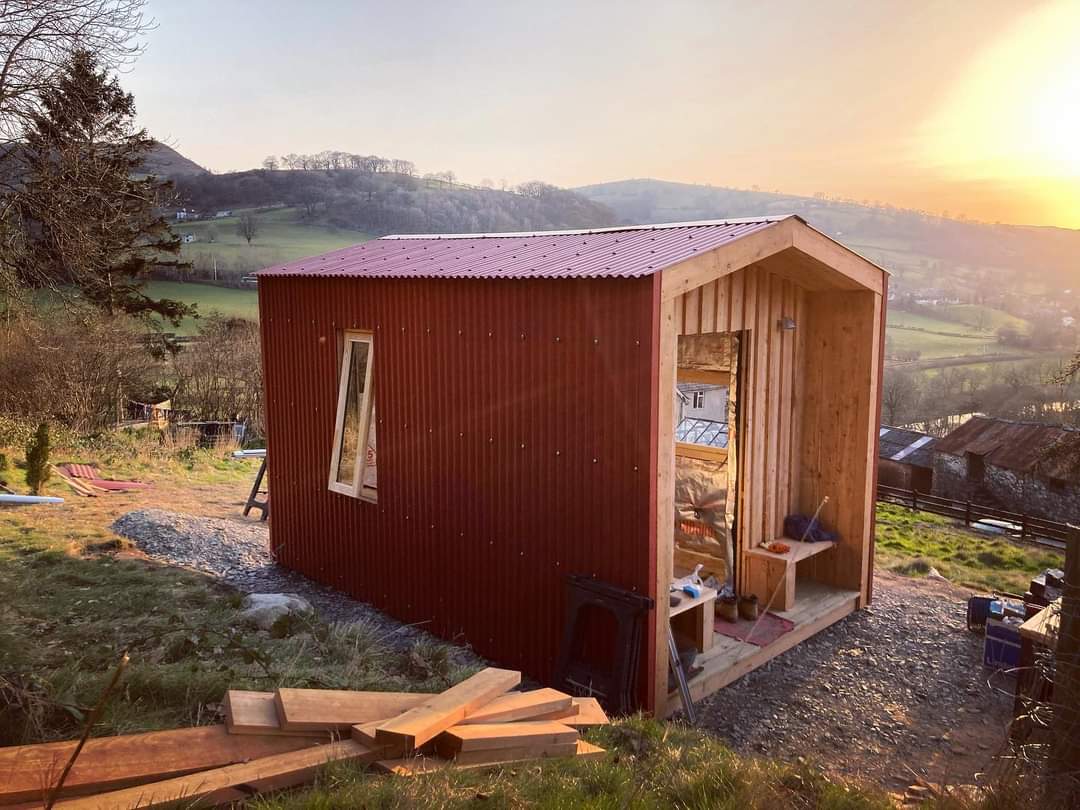 Not long now till this studio is finished- we love agricultural red tin and it’s great for us to see this design come to life. 

#larch #handmade #welshtimber #sustainability #gardenoffice #gardenstudio #homeoffice #madeinwales #gardenpod #pod #handmade #homeworking #bespoke