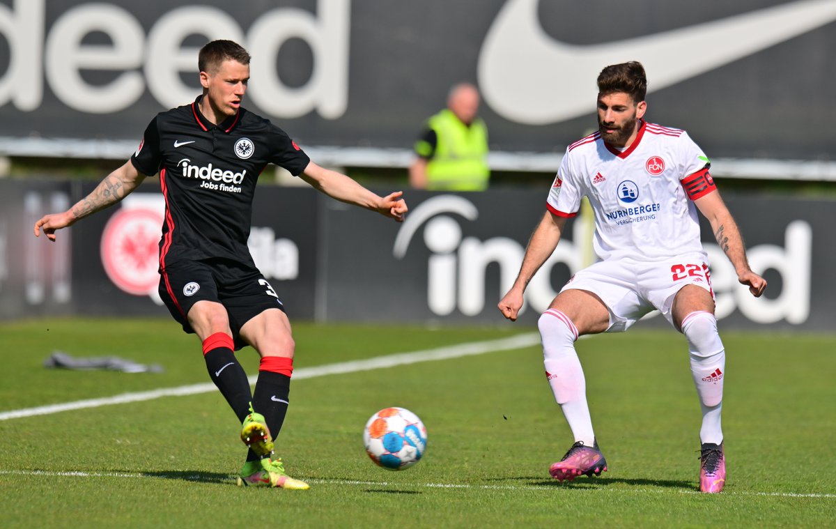 1_fc_nuernberg's tweet photo. ⏰ Pause in Frankfurt!
Die Gastgeber führen nach Durchgang eins durch ein Tor von #Pacienca mit 1:0.
⚽ #fcn #SGEFCN 1:0 https://t.co/EhT71RWE3J
