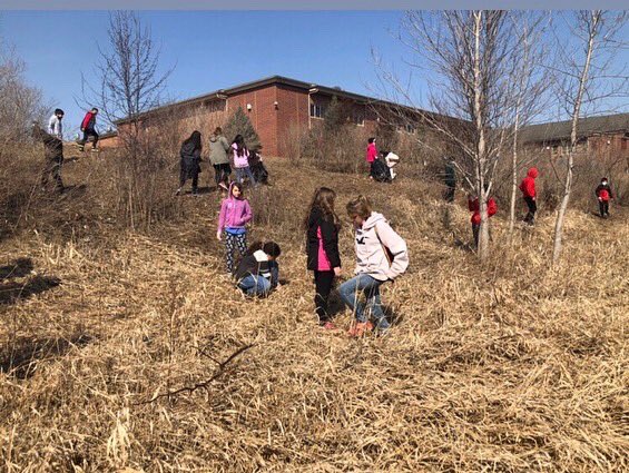 maestra_wahls's tweet photo. Last week our AMAZING BHMS 5th grade students organized a playground clean up during recess (for 2 days!) I was so proud to support them and inspired by their excitement to serve their community! #bhwarriorpride #llawarrior https://t.co/zQ7hw5rbUg