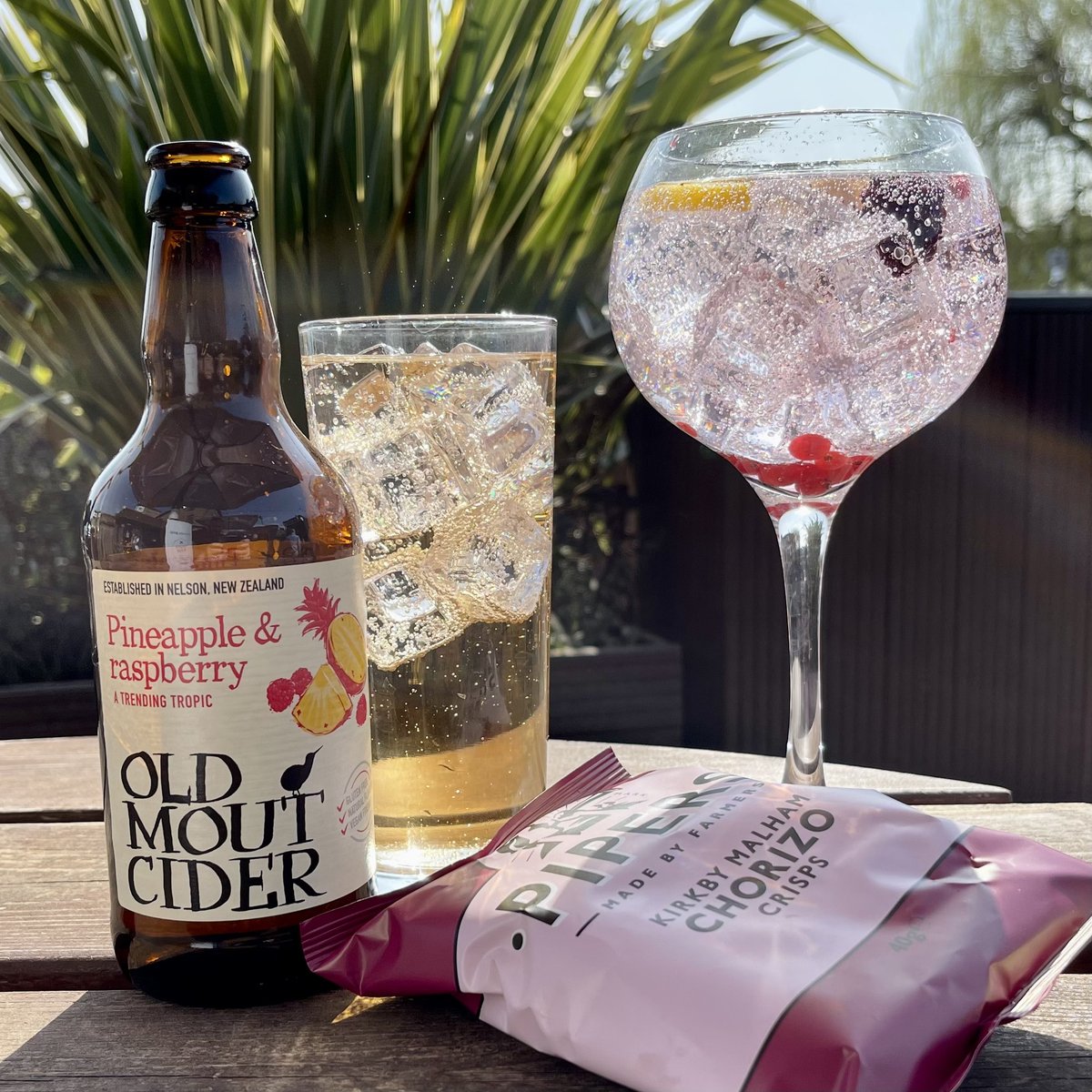TheWesternWD3's tweet photo. The sun is shining and our lovely beer garden awaits you after work tonight! See you later! https://t.co/BQjnHac1Uh