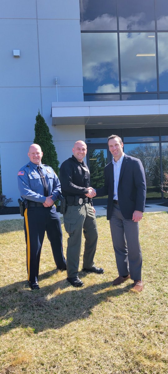 WDPolice's tweet photo. Thank you to DocuVault Delaware Valley for making a very generous donation to our LEAD/PAL program! They also created 2 generous scholarships for graduating seniors of WDHS who demonstrate an entrepreneurial spirit! A great business that is helping in our community! https://t.co/MkWLPlsAS8