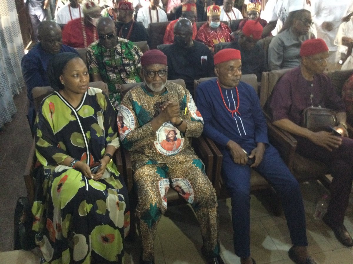 OselokaHObaze's tweet image. Peter Obi arriving to brief Anambra Traditional rulers of his intention to running for the Nigerian Presidency and get their blessings.