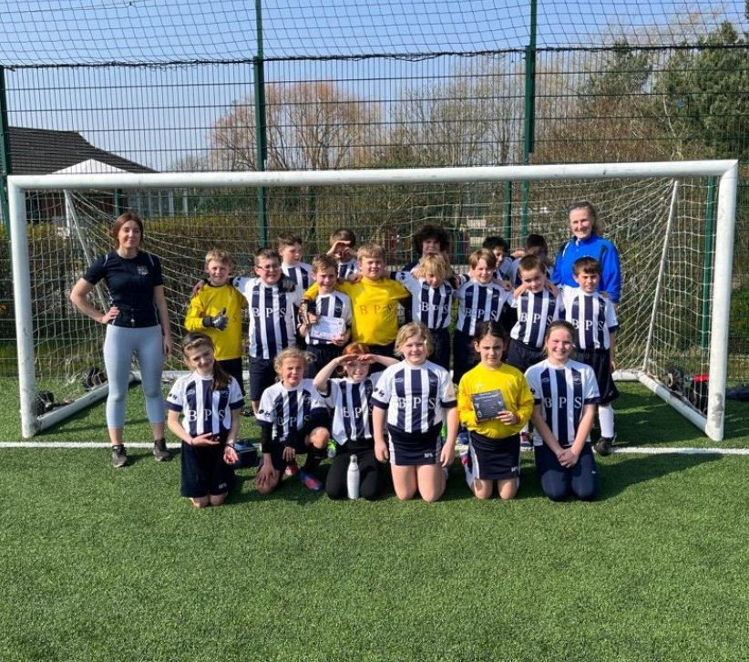 BrabynsPrep's tweet photo. We've had another fantastic morning of Sport! In todays @StockportSHAPES Football tournament, our three teams played great football with wonderful team spirit. Well done team Brabyns, you all did yourselves proud πβ½οΈ #BPSEngage #BPSSportsWeek https://t.co/ZuvjWUehud