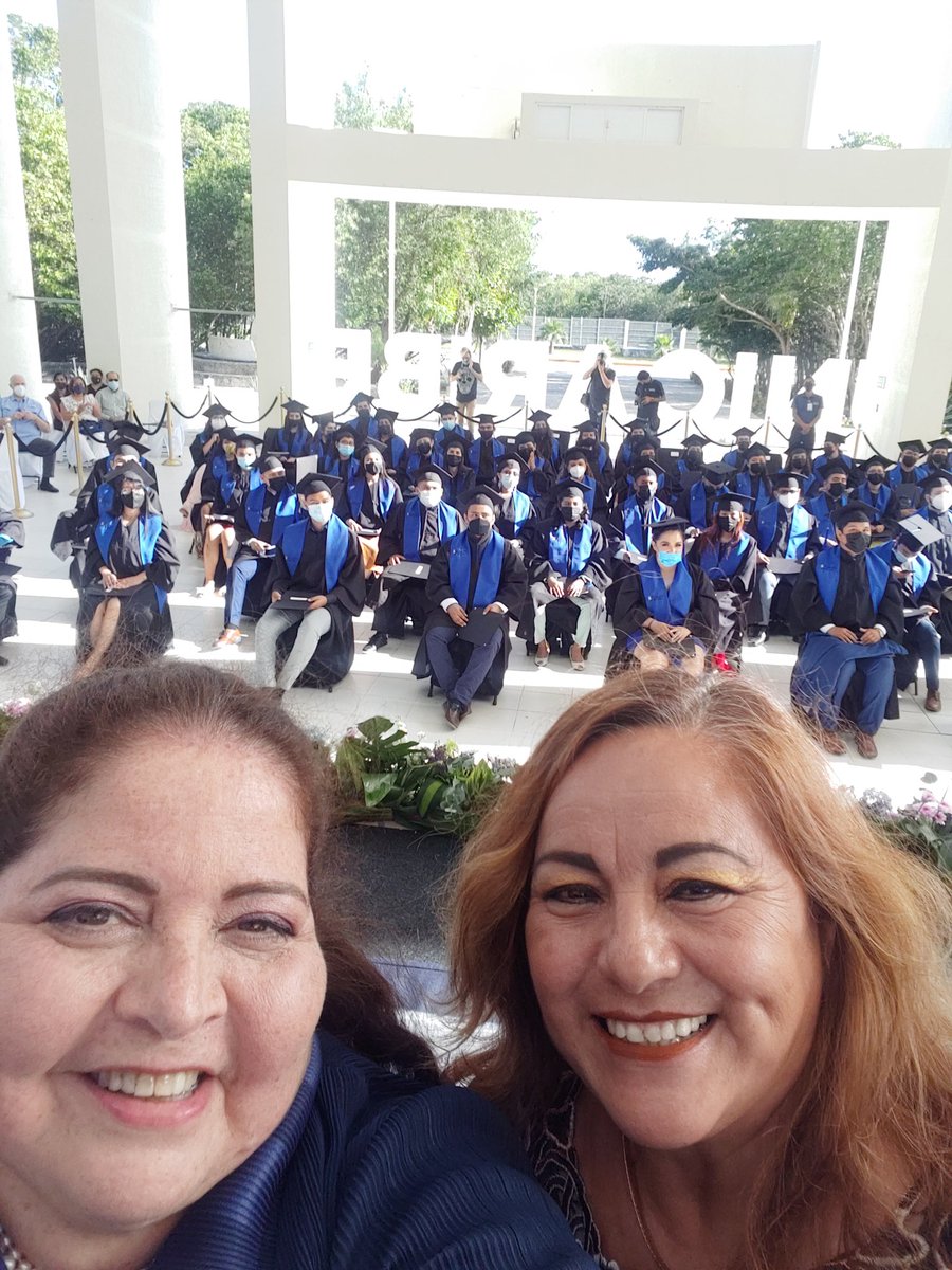 Mi Primera graduación presencial en la UNIVERSIDAD DEL CARIBE!! Gracias Flora Casanova por acompañarnos!