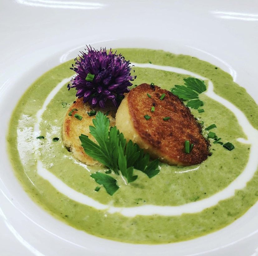 Hungry for summer!? We are too! Keep an eye on our website tomorrow as Savour In The Garden will be releasing some June dates to book for Chef Alex Haun’s 12 Course Tasting Menu 🍽

Bookings can be made by visiting:
kingsbraegarden.com and selecting “Book Now”