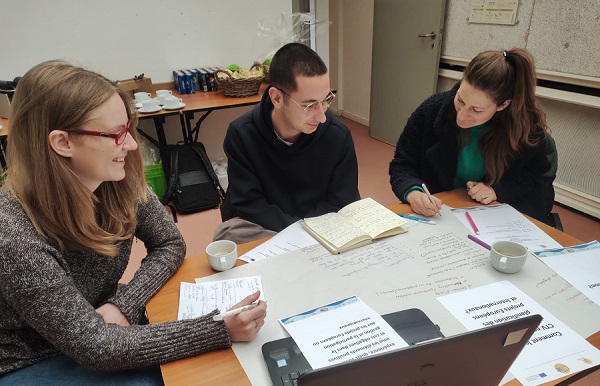 La progettazione europea a portata di tutti

On line la piattaforma di <a href="/ComplexToolbox/">Complex Toolbox for Volunteers</a> il progetto internazionale coordinato da CSVnet che aiuta le associazioni a progettare bene. 
Ad aprile a Roma la presentazione nazionale 👉bit.ly/3tBNCeM