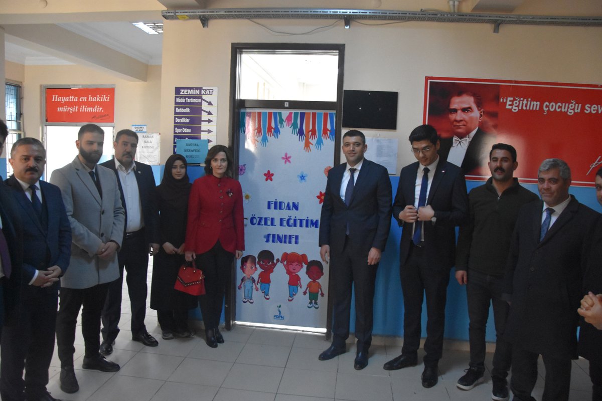 Valimizin eşi Sn. Hatice SARIİBRAHİM hanımefendi ve Milli Eğitim Müdürümüz Sn. Servet CANLI, Fidan Otizm Derneği tarafından Şehit Er Erkan Akdeniz İlkokula kurulan "Otizm Sınıfı"nın açılışına katıldı.
<a href="/tcmeb/">Millî Eğitim Bakanlığı</a> <a href="/igdirmem76/">Iğdır İl Milli Eğitim Müdürlüğü</a> <a href="/canl_servet/">Servet CANLI</a>