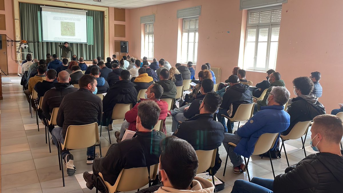 ParajeInnova's tweet photo. Seguimos hoy con nuestra jornada sobre #drones que tan buena acogida está teniendo.
https://t.co/kLVRC18Sy1
 #UAV #palencia #formación @Itagraformacion https://t.co/LzqPLPdabl