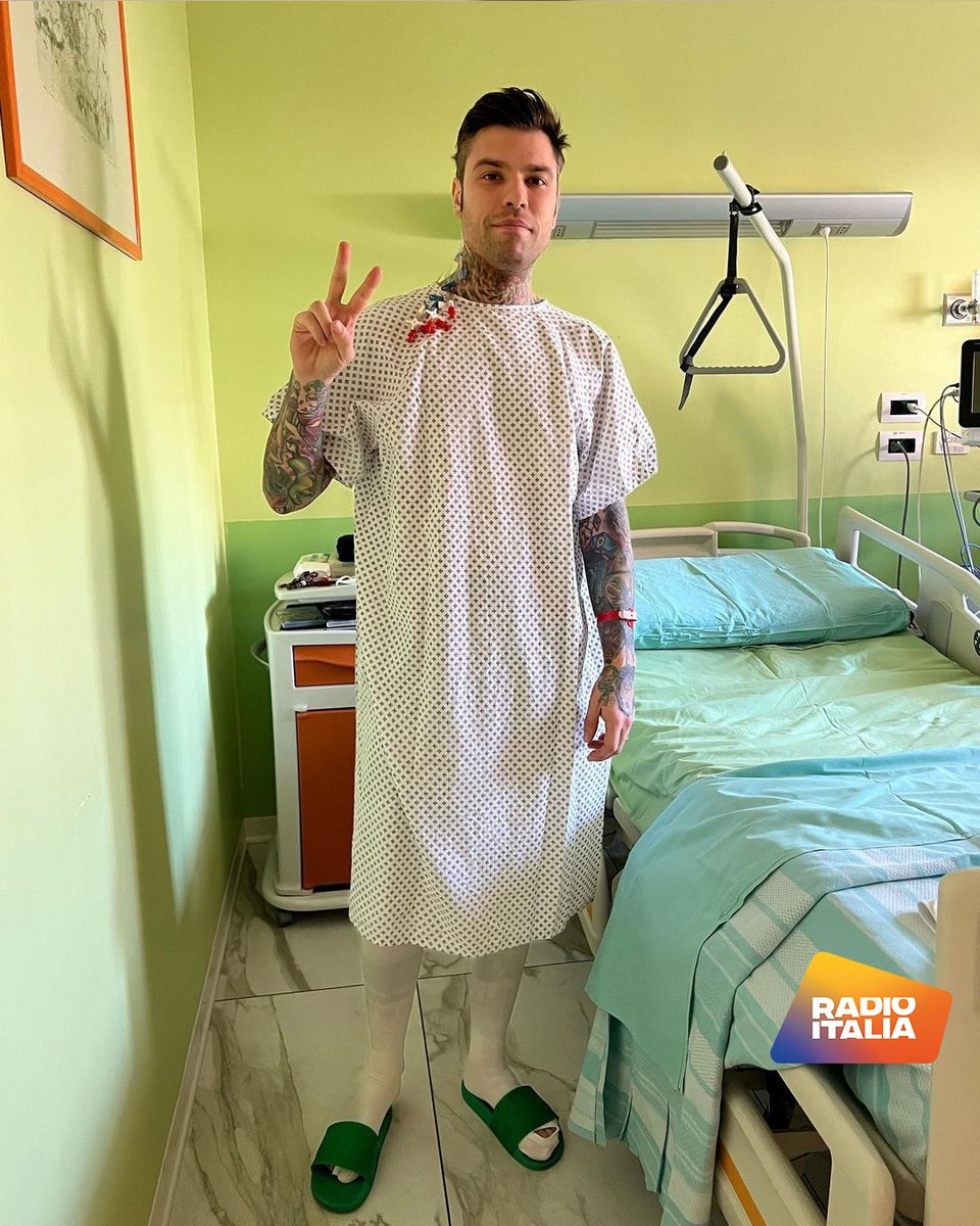 RadioItalia's tweet photo. Fedez: "Settimana scorsa ho scoperto di avere un raro tumore neuroendocrino del pancreas. A due giorni dall’intervento sto bene e non vedo l’ora di tornare a casa dai miei figli. Ci vorrà un po’." 
Forza Fede! ❤️💪🏻 https://t.co/CuaKYAWWpf