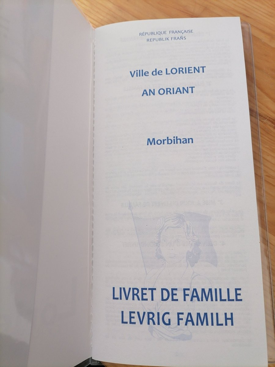 Graet eo. Tro m'eus bet da gaout al levrig familh e divyezhek. A-drugarez da : <a href="/OPAB_OPLB/">Ofis Publik ar Brezhoneg | Actualités</a> <a href="/UDB__/">Union Dém. Bretonne</a> <a href="/VilledeLorient/">Ville de Lorient</a> ha dreist holl dilennad <a href="/GaelBriand/">Gael Briand</a> aveit ar stourm.