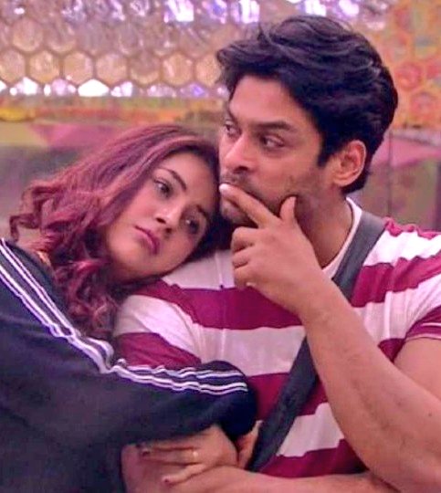 TRPTV2's tweet photo. The Title Says #BhulaDunga while the reality is it was something which can never be forgotten!! 

#SidharthShukla &amp; #ShehnaazGill Featuring 'BhulaDunga's Music Video Hits 2 Incredible years Of It's Release...

#2YearsOfBDFtSidNaaz https://t.co/vkRkOj4cmV