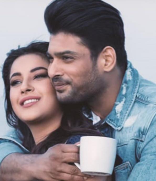 TRPTV2's tweet photo. The Title Says #BhulaDunga while the reality is it was something which can never be forgotten!! 

#SidharthShukla &amp; #ShehnaazGill Featuring 'BhulaDunga's Music Video Hits 2 Incredible years Of It's Release...

#2YearsOfBDFtSidNaaz https://t.co/vkRkOj4cmV