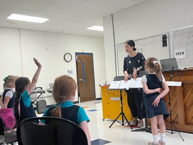 BISCharlotte's tweet image. Yesterday, BISC was thrilled to welcome Andrea Lee to campus.
Andrea, a curriculum specialist at the Juilliard School in K–12 Programs and Initiatives, ensures that the Juilliard-Nord Anglia Performing Arts programme is embedded within the music curriculum here at BISC.