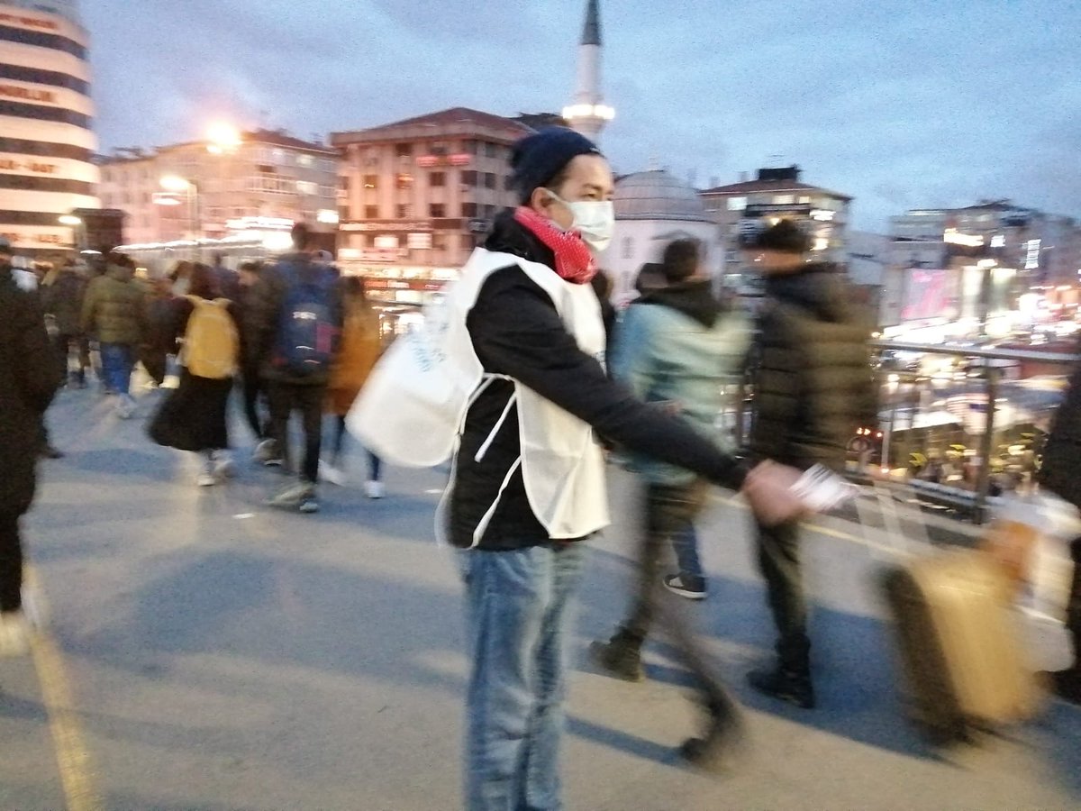 "Zamlar Geri Alınsın" talebiyle Şirinevler Metrobüs Köprüsü'nde bildiri dağıtımı gerçekleştirildi.

Yoksulluğa, yolsuzluğa, talana, zamlara karşı birlikte mücadeleyi yükselteceğiz!