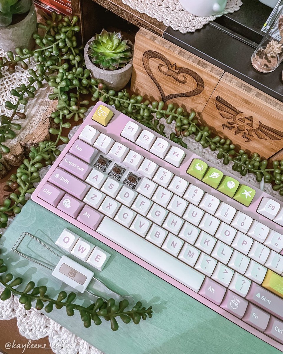 kayleens_coffee's tweet photo. 🌸 KEYBOARD GIVEAWAY 🌸

I’ve partnered with @dustsilvergear to giveaway one of their keyboards to a lucky winner!

To Enter:
• Follow me @acnh_kayleen and @dustsilvergear 
• RT and Like the tweet

Winner will be chosen one week from today on Thursday, March 31st at 12pm EST 🌿 https://t.co/nXYGObCMCa