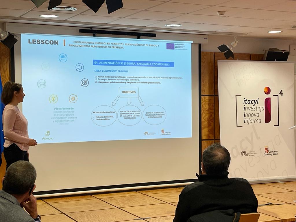 ITACYL's tweet photo. Hemos celebrado junto a #ASFACYL una jornada para tratar de acercar soluciones sencillas de análisis y control al sector de los piensos. 
Ha incluido una demostración del equipo #MycoFoss y una visita al laboratorio físico-químico  #TECNALI de ITACyL
 #FEADER #Lesscon #Foss https://t.co/Of9WCj74M0