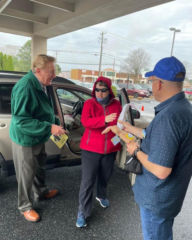 KindSby's tweet photo. Kindness was hopping 🐰💗 at Dove Pointe this morning! #kindSBY handed out approximately 100-150 bunnies to clients as they arrived for their day. Thank you to our kind sponsors for making this possible! 

If you would like to be a part check out https://t.co/b2yNep2yeA￼ 💛💙💛 https://t.co/oTmwT6NyQP