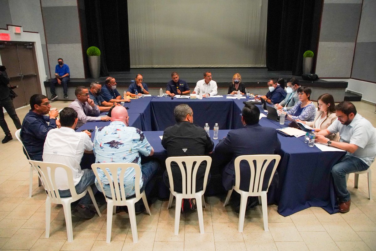 Visitamos #Naranjito con el <a href="/GovPierluisi/">Gobernador Pierluisi</a> para dialogar sobre diversas iniciativas de mejoras para este municipio. Además, conversamos con el alcalde <a href="/Orlando_Ortiz51/">Orlando Ortíz</a> acerca de los adelantos de reconstrucción y los proyectos de recuperación.