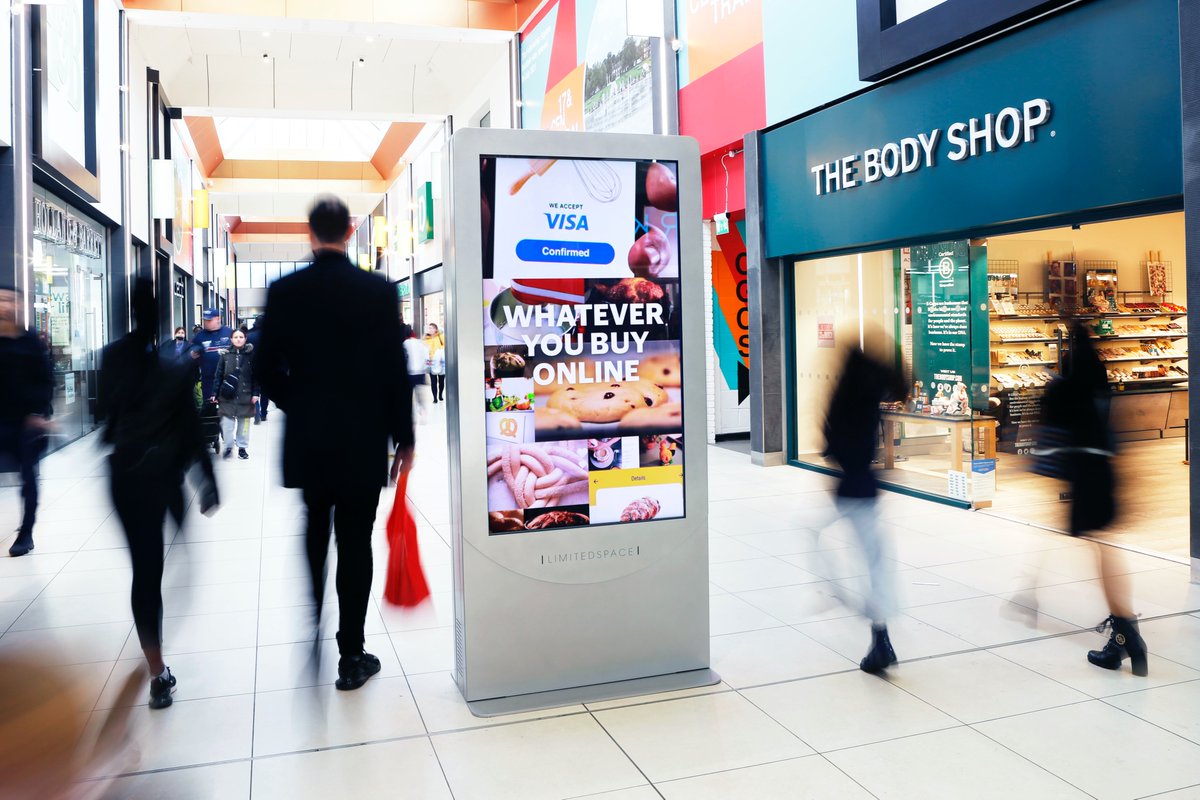 LimitedSpaceOOH's tweet image. We are delighted to launch our new Orbit D6 #DOOH network as part of our ongoing partnership with @CapRegPLC

Launched by @Pandora_UK and @Visa, the network includes a roll-out of 40 new portrait screens, delivering 4K Ultra HD displays

Read more 👉 limited-space.com/limited-space-…

#OOH