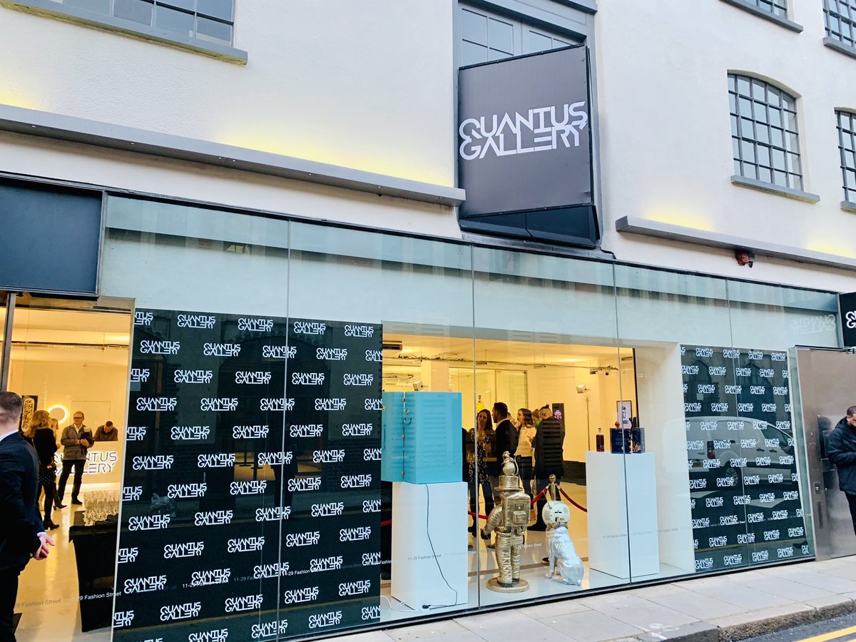 JamesMatthewso6's tweet photo. Incredible night at the @quantusgallery launch last night showcasing some awesome #nft art &amp; bringing guests some @SilentPoolGin cocktails.  What a night! #quantusgallery #art #nftcommunity https://t.co/B1agVnPIUH