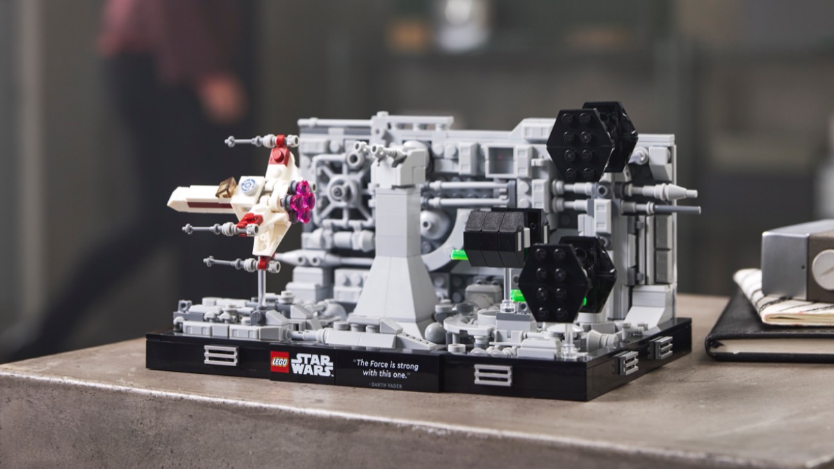 BrickFanatics's tweet photo. The LEGO Star Wars design team reveals all around the three new 18+ diorama sets, from the influence of live theatre to avoiding a weird green floor.

https://t.co/bqi4OCuXXs

#LEGO #LEGOStarWars #LEGOInterview https://t.co/vFkOINr9fI