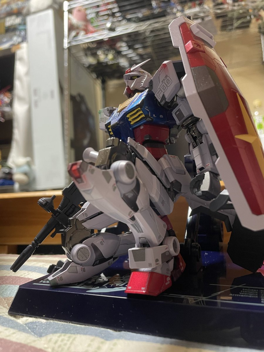 solid2246i's tweet photo. プレバンから横浜ガンダムこと
超合金 RX-78F00ガンダム 夜間verが届いた

よく動くし、重いし、クリック関節あるし
とてもいい合金玩具だ

5年間山程ロボ玩具買ってきたけど、ガンダム(RX-78系)買ったのは初めてだからなんか感動する

#超合金
#ガンダム
#横浜ガンダム 
#プレミアムバンダイ https://t.co/BJANUHX7zt