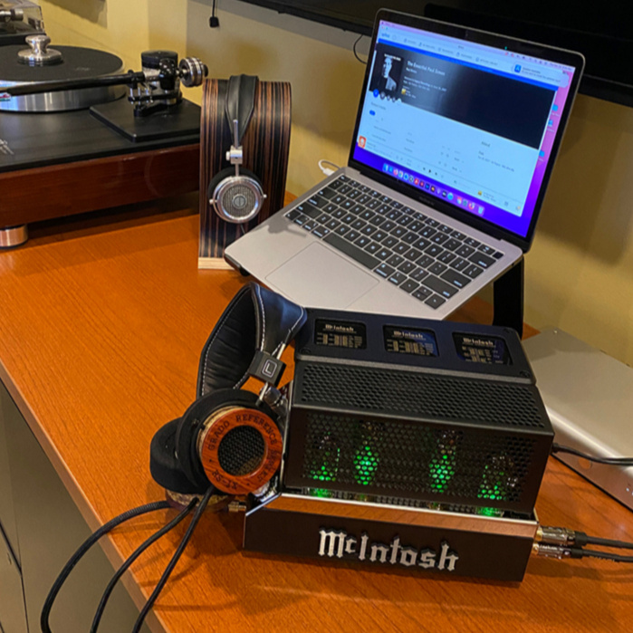 4_ears's tweet photo. Streaming @Qobuz while trying my new McIntosh MHA200 headphone amp, impressed is my initial reaction. It won't be easy to take off my headphones and get back to work...
#mcintosh #qobuz #gradolabs #headphones https://t.co/J586cES6Hl