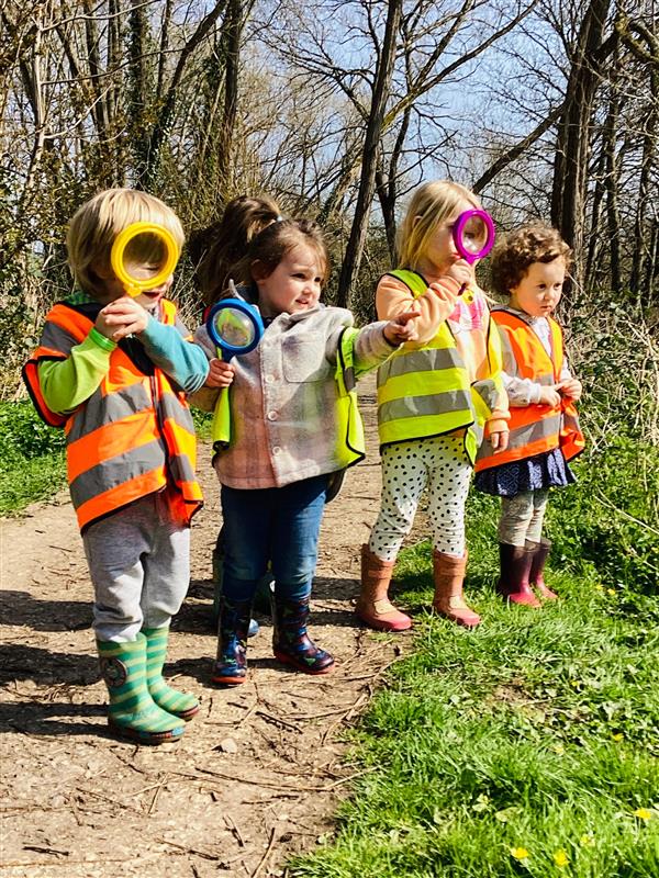 Our toddlers were out exploring and hunting for bugs this morning. Using their magnifying glasses, they were getting a closer look to describe what they could see. 🐞🐞🌲