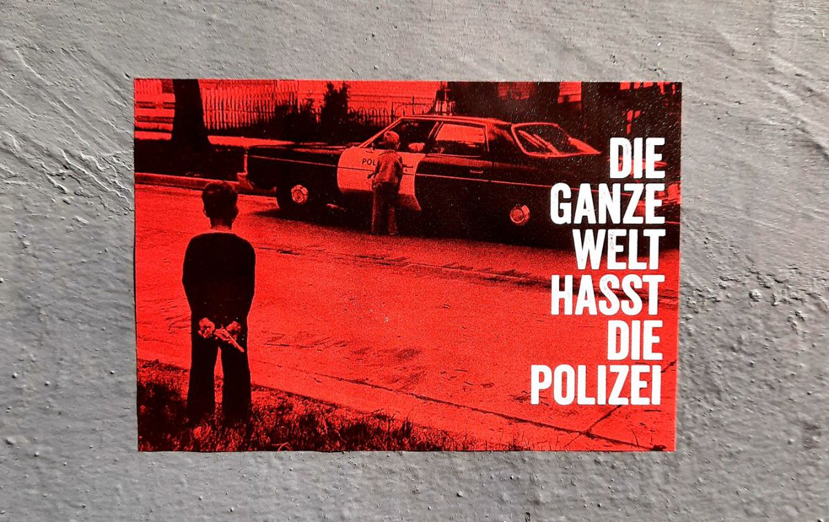 +++ Polizei #Jena droht uns mit Hausdurchsuchung +++

Und schon wieder grüßt das #Polizeiproblem. Dieses mal aus Jena. Vor einigen Wochen erhielten wir ein Einschreiben der Cops dort.

1/5 #ACAB