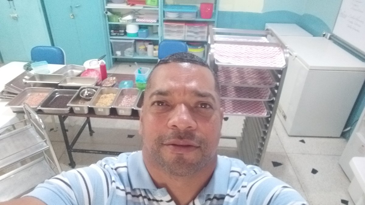 Manuel04670003's tweet photo. Vamos viento en popa con las mejores donas de caracas. #donutsfactory. 

Activo urb el paraíso, av Bolivar cruce con paez diagonal a la plaza Washington, punto de referencia, al lado del colegio Ruben Merenfeld 

Pedidos al mayor 0424 161-15-61 https://t.co/rwwPa68pGF