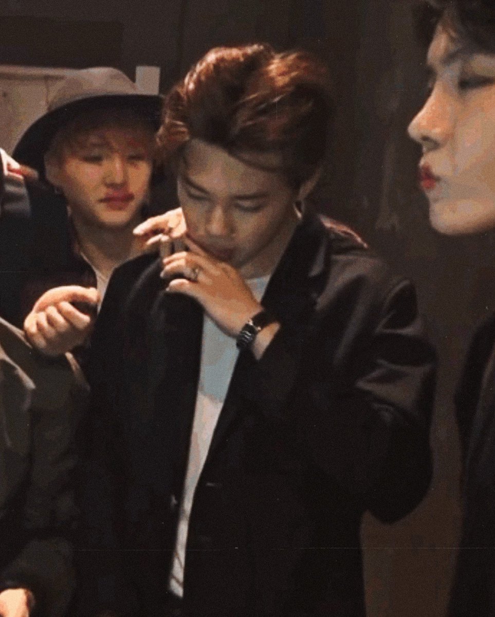 คนอะไรวะ​ เช็ดปากยังฮอต