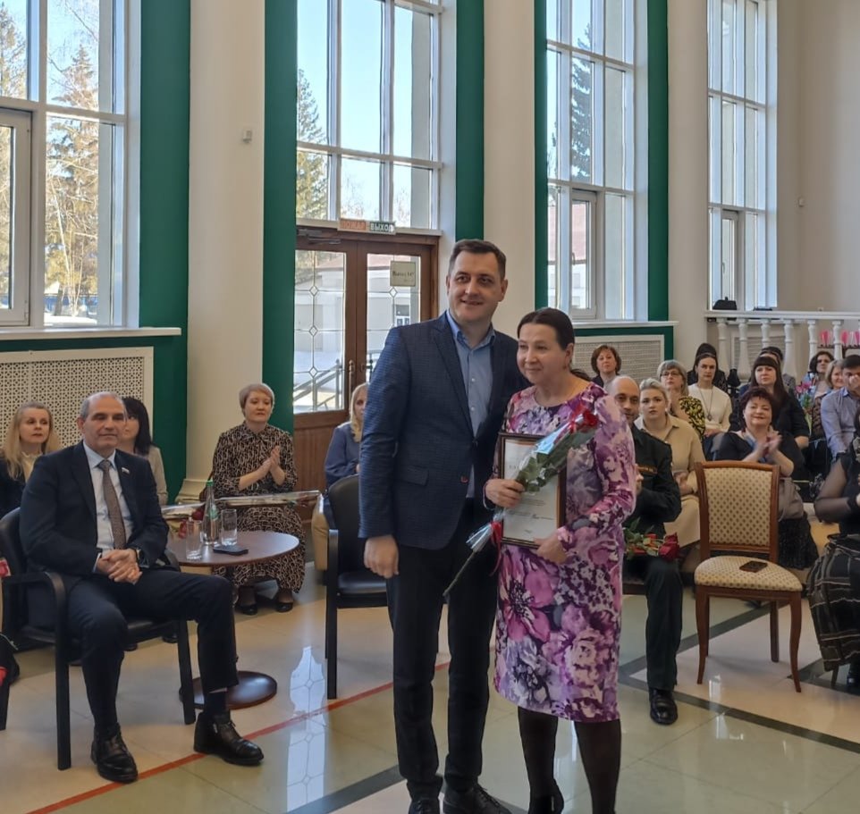 Сегодня награды ко Дню работника культуры и приближающемуся Дню театра  получили артисты ТЮЗа Марина Кинге и Дмитрий Ширин!
Марина Павловна удостоена Благодарности Губернатора Пензенской области. Дмитрию вручена Почётная грамота Министерства культуры и туризма Пензенской области.