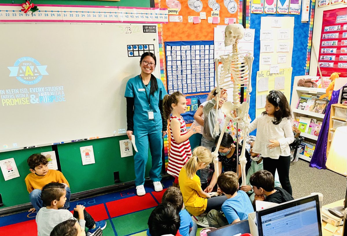 elgoedde's tweet photo. @KleinOak High School Practicum of Health Science student aspires to go into pediatrics through a Nurse Practitioner or Doctoral program; I'd say she's already a natural! @NorthamptonKISD @catlawrence13 @KISDHlthSvc @TxSchlNurses https://t.co/4GkmWGgbCQ