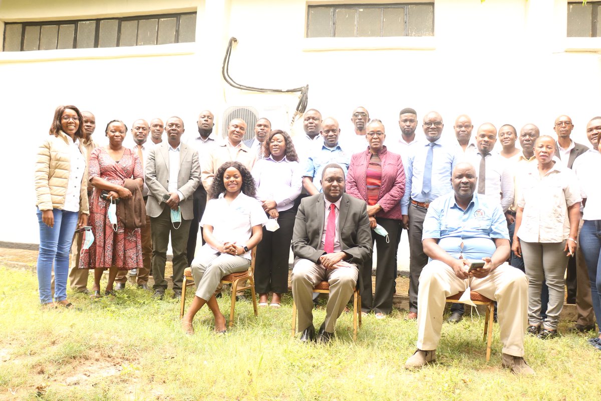 FLWZambia's tweet photo. The Pensions and Insurance Authority is in Choma, Southern Province for #FLW2022. They conducted financial awareness at Makarangunzu Market and held a financial literacy workshop for Heads of Government Departments. #FLWZambia #FLW10 #GMW2022 https://t.co/rpL8DNZD49