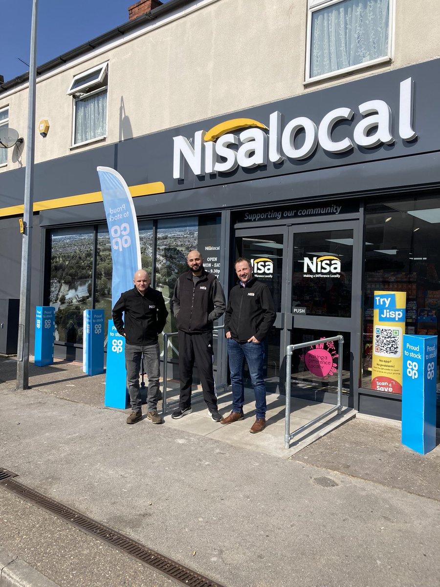 Brilliant few hours spent with great colleagues + a fantastic <a href="/NisaRetail/">Nisa Retail</a> partner checking out this great new <a href="/NisaLocally/">Nisa Local</a> in #Hull. This was one of the first stores I visited when I started this role 5 yrs ago. Mindy has done an amazing job on its recent refurb. #thursdayvibes