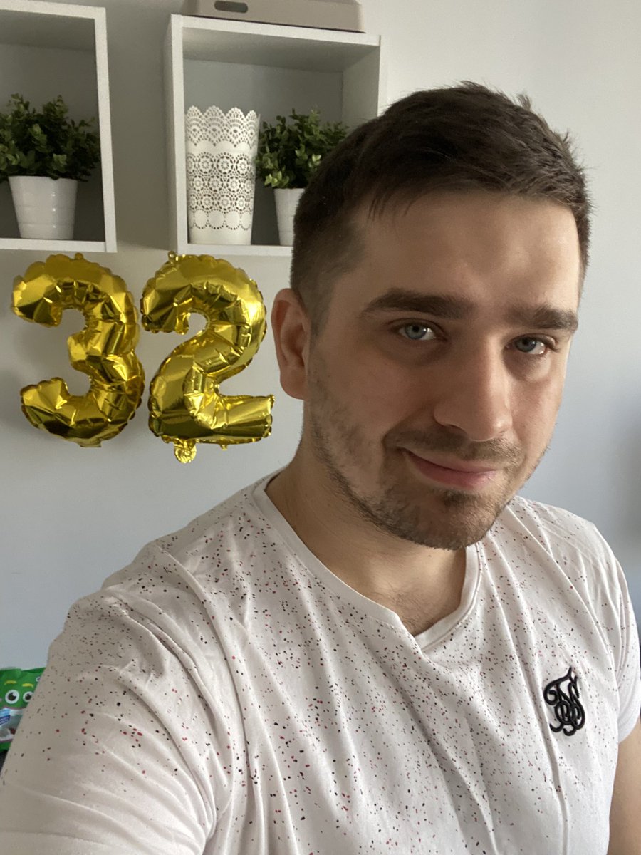 SzymonR* tweet media