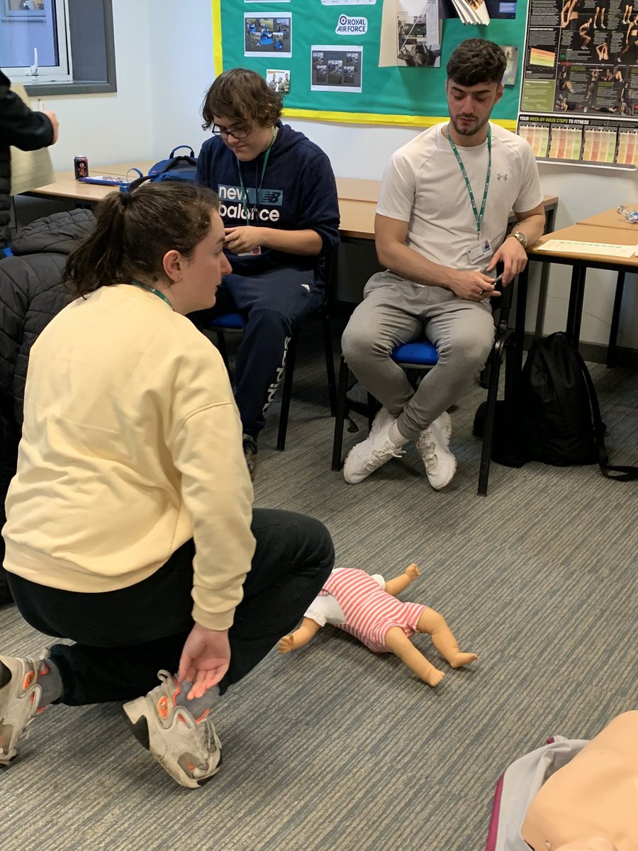 UPSEccles's tweet photo. A successful day training @UPSEccles students emergency first aid. Thanks to @LbmPhil for getting them expedition ready 👏🏻 https://t.co/TNAislUICc