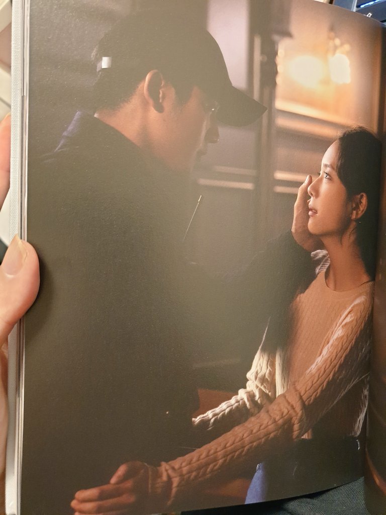 KimJisoo2022's tweet photo. 😍😍 Just received my Snowdrop OST!! These 2 pages by far are my favorites. I can feel their emotions from how they looked at each other. Now praying 🙏🏻🙏🏻for BluRay to happen🤍🤍🤍🤍 #Jisoo #Haein #Haesoo #SnowdropOST #ActressJisoo #RomComForHaeSoo #RomComSeriesForHaeSoo https://t.co/NqRuIJj8rz
