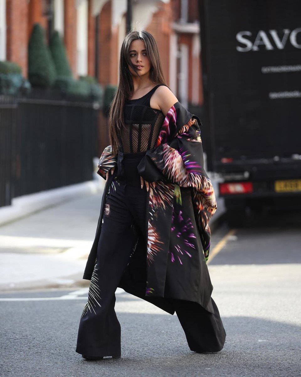 I may not have overboobs but I do have l underboobs. 🇬🇧🇬🇧🇬🇧🇬🇧