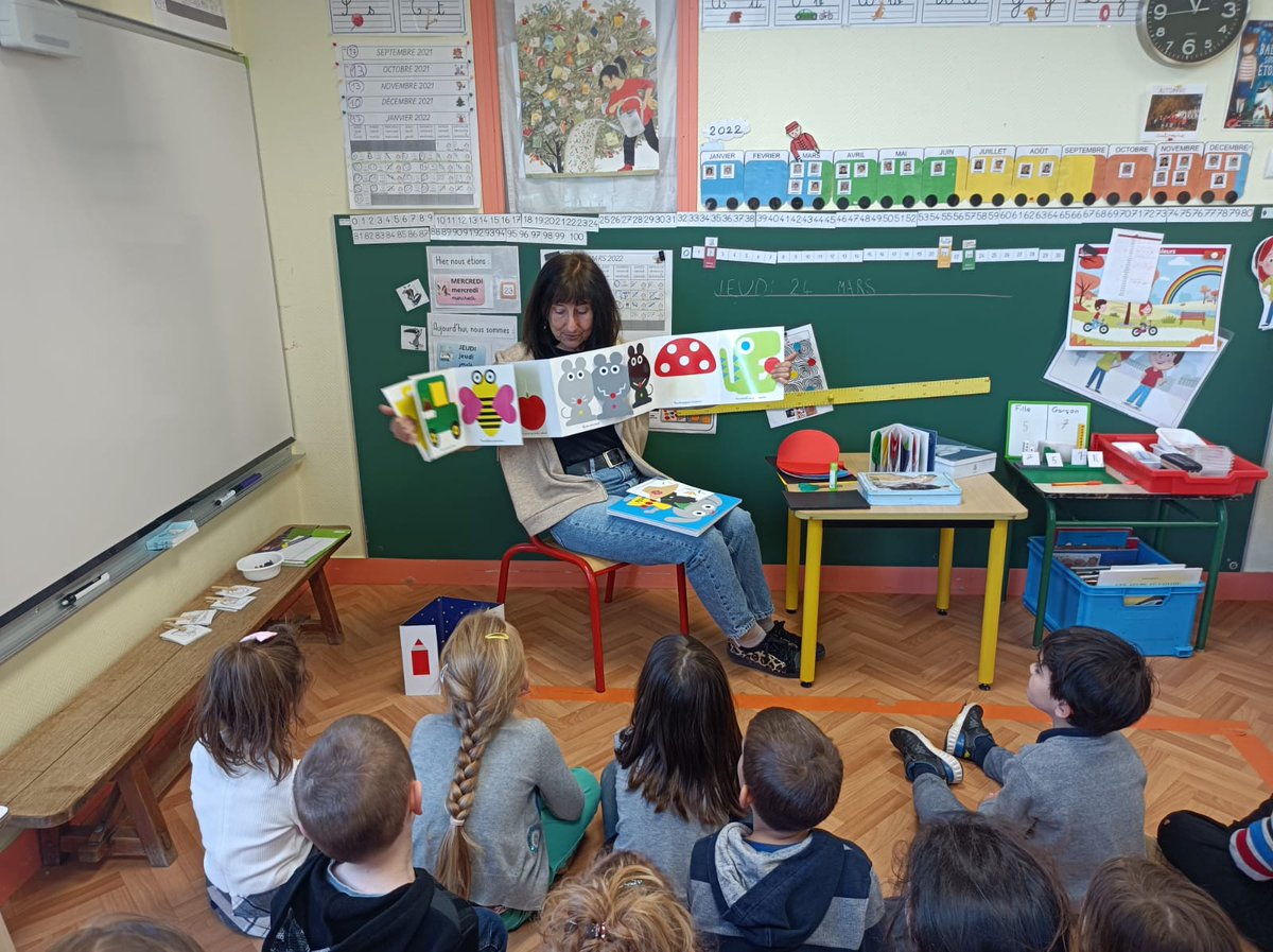 EcoleSources's tweet photo. Venue d'une illustratrice , Annette Tamarkin en Maternelle.
Au programme, découverte de son univers et fabrication d'un livre pop up. #salondulivrreessay https://t.co/TEej29t7Gz